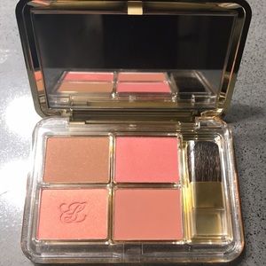 Estée Lauder deluxe all over face compact